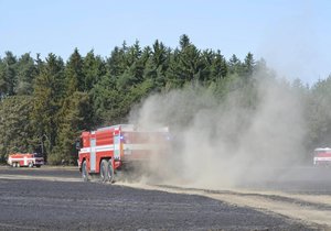 U Zhoře na Tachovsku lehla popelem část pole.
