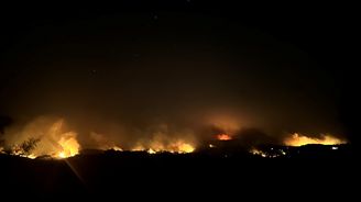 Požáry berou Řekové za běžnou součást života, ale ten na Rhodu by mohl být rekordní