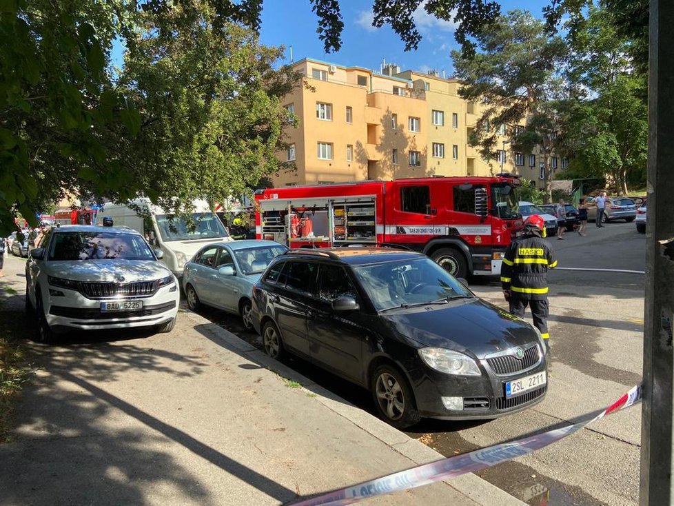 V Praze 10 zemřel jeden člověk při požáru bytu v panelovém domě.