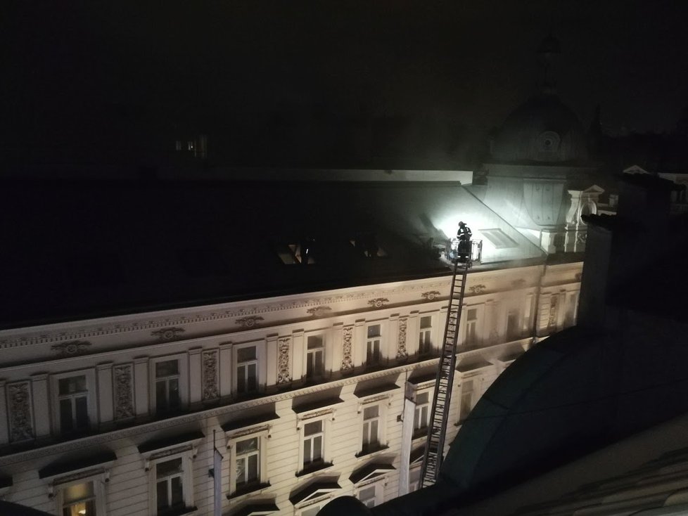 Požár hotelu v Náplavní ulici v lednu 2018.