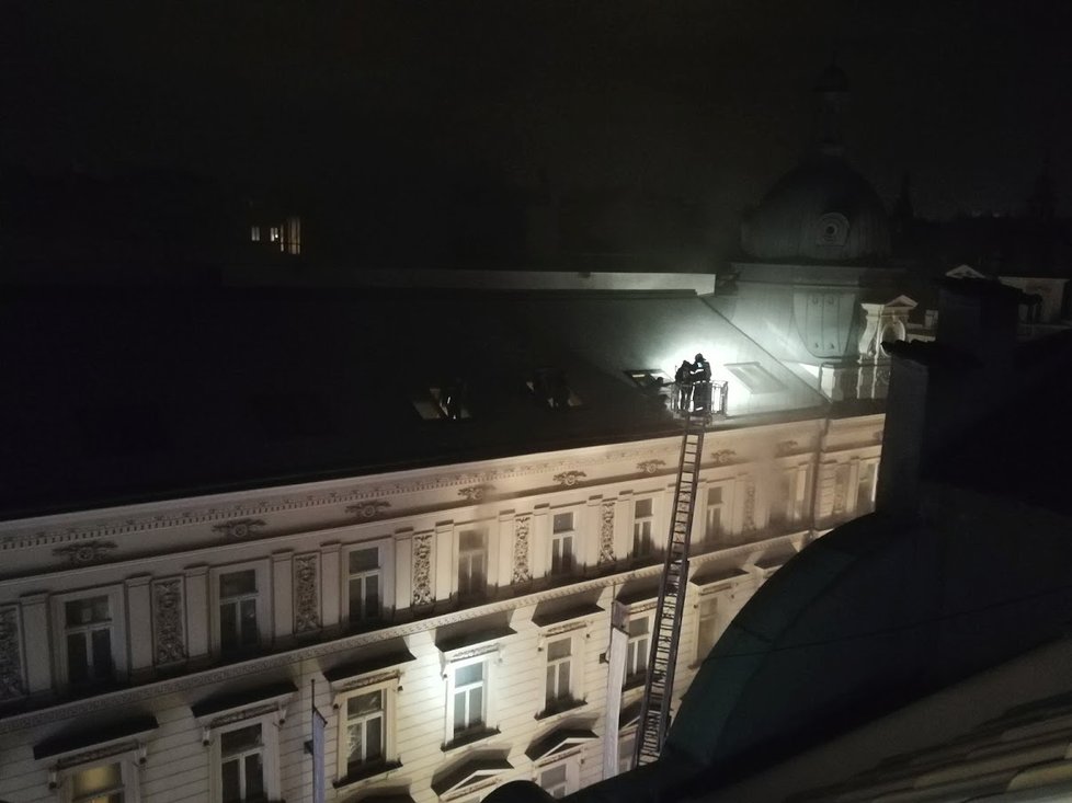 Požár hotelu v centru Prahy propukl 20. ledna 2018.