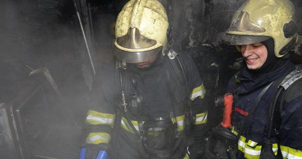 Požár zahradní chatky v Tachově: Uvnitř našli tři těla!