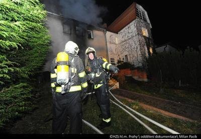 Hasiči likvidovali v noci na 28. února požár rodinného domu v pražských Záběhlicích.