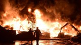 Požár skládky pražců na Sokolovsku: Oheň už je pod kontrolou, stále platí zvláštní stupeň poplachu