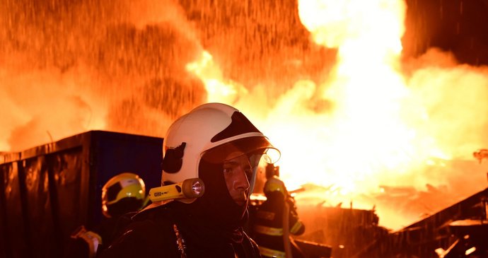 Un pompier volontaire à Mladoboleslavska a déclenché 33 incendies