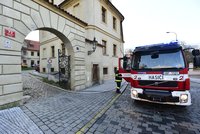 Požár nedaleko Zemanovy vily a Pražského hradu: Zemřela žena!