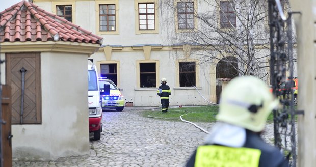 Při požáru nedaleko Pražského hradu zemřela žena.
