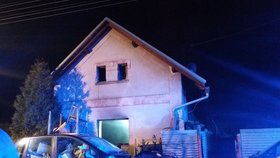 Tragický požár domu na Jičínsku: V ohnivém pekle uhořela psí smečka.