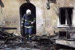 Neznámí pachatelé vhodili v noci na 19. dubna zápalné láhve do rodinného domu ve Vítkově na Opavsku. Při následném požáru byli zraněni tři lidé, mezi nimi dvouleté dítě, které utrpělo popáleniny na 80 procentech těla.