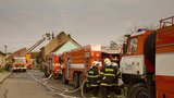 Děti v Kladně si hrály s ohněm: Před požárem prchalo 90 obyvatel! 