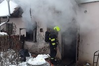 Výbuch a požár na Vyškovsku: Penzistu už neoživili, dvě ženy skončily v nemocnici
