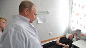 Putin navštívil i místní nemocnici.