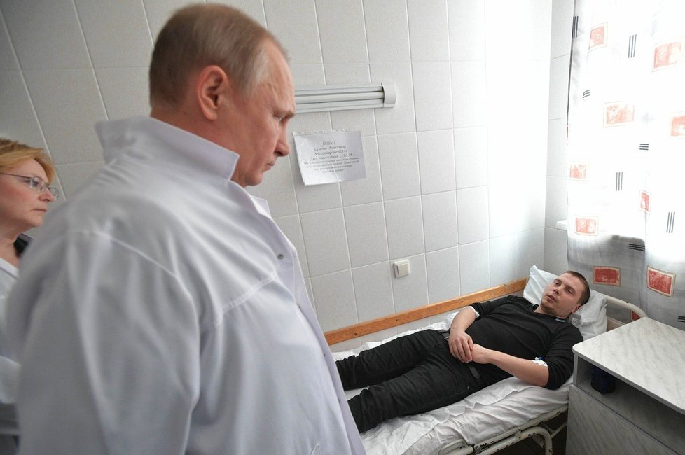 Putin navštívil i místní nemocnici.