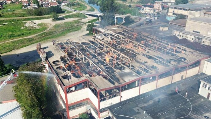 Požár bosenské papírny SHP Celex