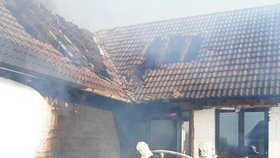 Požár rodinného domu v Sibřině u Prahy.