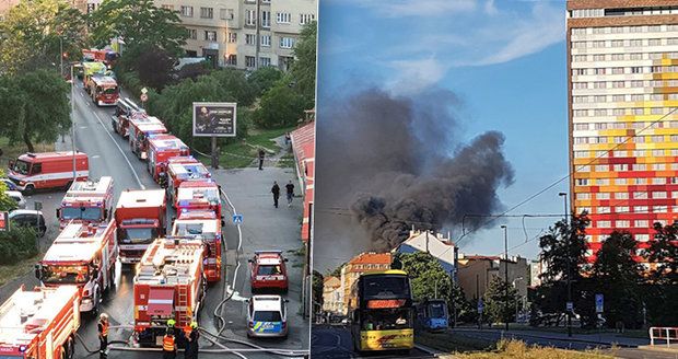 Velký požár v Libni: Hořel sklad pneumatik, hasiči vyhlásili druhý stupeň poplachu