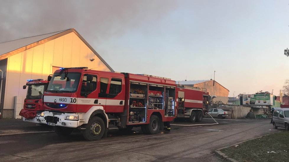 Požár skladu s pyrotechnikou v Horních Počernicích, 13. 12. 2018