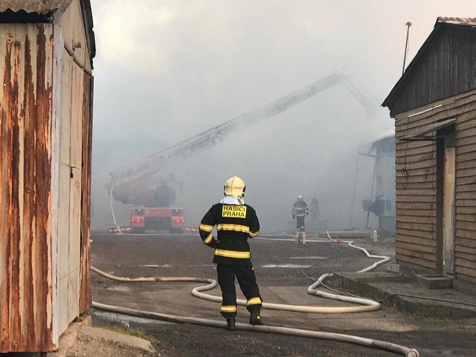 Požár skladu s pyrotechnikou v Horních Počernicích, 13. 12. 2018