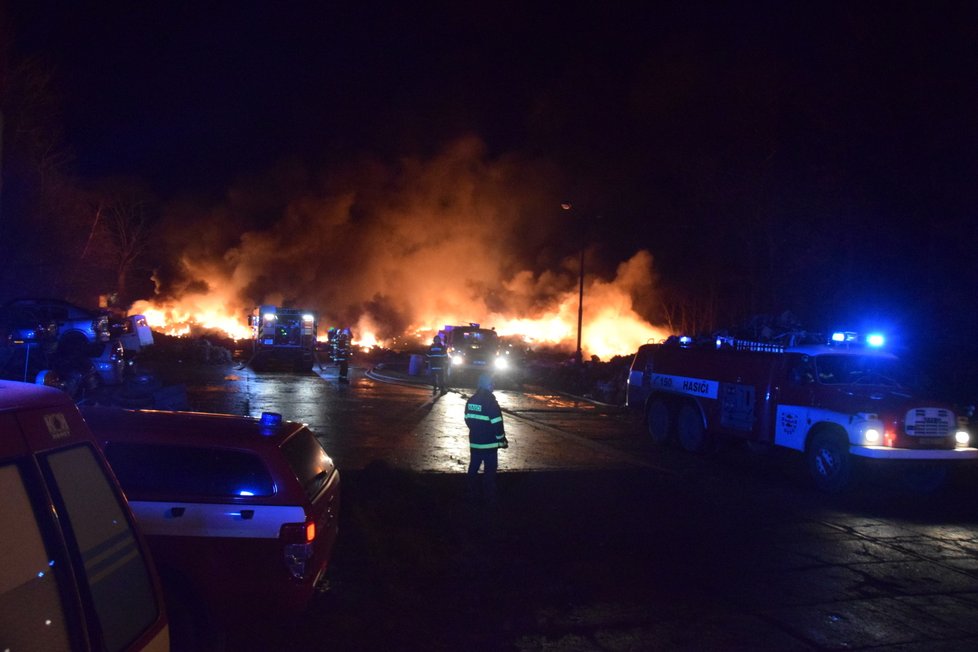 Požár skládky v Sedlčanech.