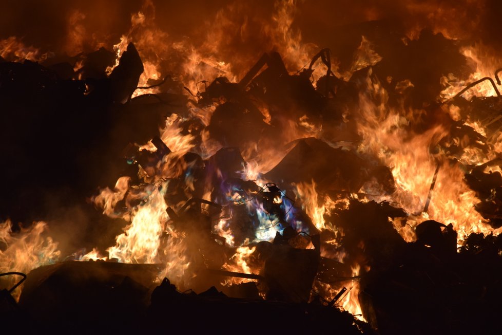 Požár skládky v Sedlčanech.