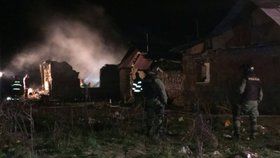 Při požáru romské osady uhořely tři malé děti.