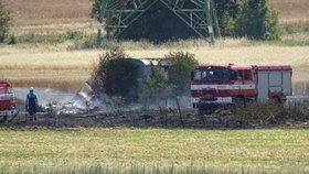 Při požáru pole u obce Kopeč na Mělnicku bylo v karavanu na poli nalezeno lidské tělo