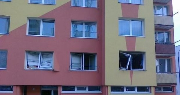 Po uhašení požáru našli hasiči v bytě v Týně n. Vltavou mrtvého.