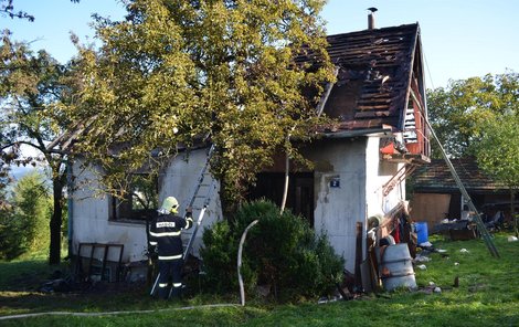 Bývalý hasič našel smrt ve svém domku ve Zlíně.)