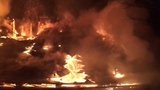 Rozsáhlý požár statku v Bohdíkově, hasiči tu zasahují už podruhé