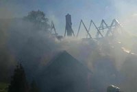 Farmu na Svitavsku zachvátil požár: Hasičům se podařilo zvířata zachránit