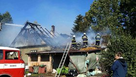 Při požáru statku na Svitavsku museli hasiči zachraňovat dobytek