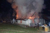Požár stodoly a domu u Jindřichova Hradce způsobil škodu čtyři mil. Kč