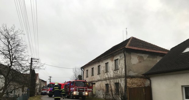 Požár stodoly a dílna v Břazích na Rokycansku.