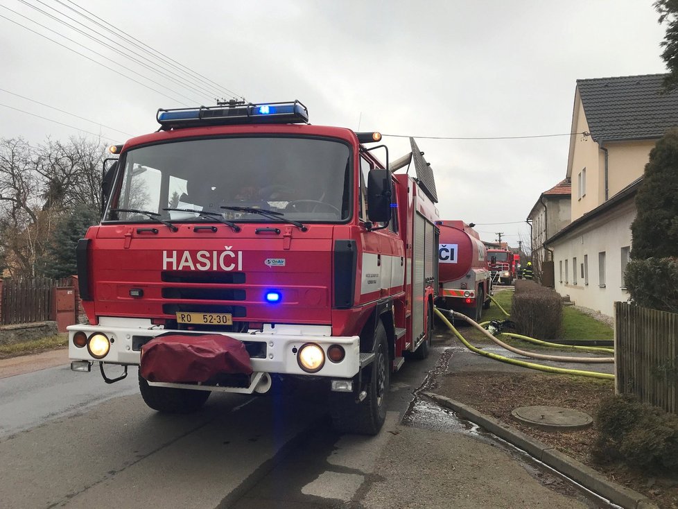 Požár stodoly a dílna v Břazích na Rokycansku.