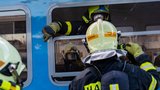 Ve Studénce hořel motorový vlak: Cestující i strojvedoucí ho stihli opustit