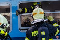 Ve Studénce hořel motorový vlak: Cestující i strojvedoucí ho stihli opustit