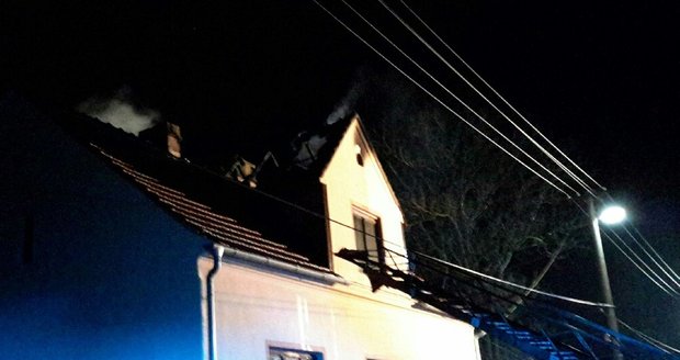 Při požáru rodinného domu na Znojemsku zemřela seniorka.