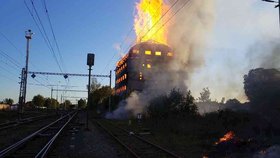 Požár zachvátil opuštěné silo