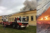 Desítky hodin boje s ohnivým peklem na Náchodsku: Škoda přes 100 milionů!