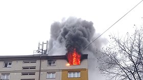 Při požáru bytu v Českém Těšíně byl vážně popálen jeden muž (34).