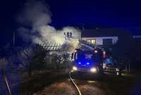 Hasiči likvidovali požár rodinného domu v Boňkově: Škoda je dva miliony korun