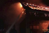 Velký požár na Domažlicku: Shořela truhlárna i sbírka historických motorek