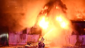 Požár průmyslové haly textilky Juta v Turnově. (10.10.2023)