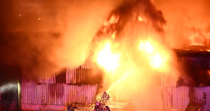 Požár průmyslové haly textilky Juta v Turnově. (10.10.2023)