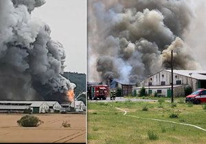 Požár bývalých zemědělských skladů v Tursku, 16. července 2019.