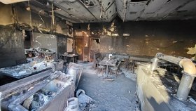 Interiér vyhořelé restaurace U Kojota.
