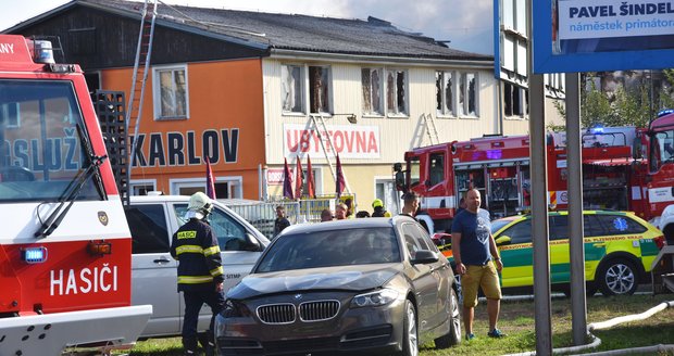 Požár ubytovny v Plzni na Karlově.