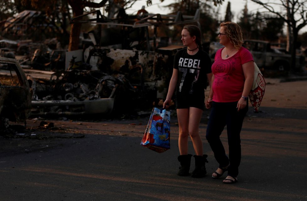 Lesní požáry v Kalifornii si už vyžádaly 35 mrtvých. 90 tisíc lidí opustilo domovy