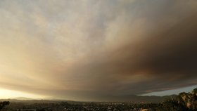 Los Angeles v plamenech! Město andělů bojuje s rozsáhlými požáry.