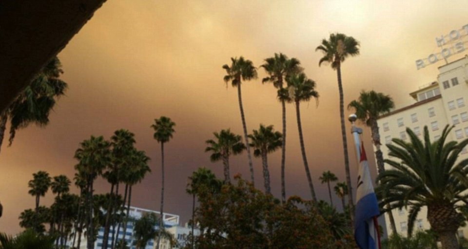 Los Angeles v plamenech! Město andělů bojuje s rozsáhlými požáry.